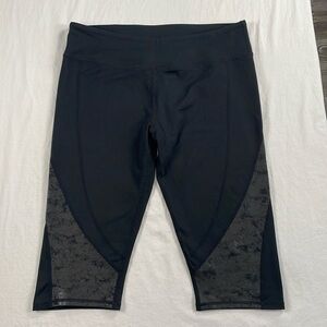 Fabletics Navassa Crop Leggings, Black‎ Crackle Print, Size Large